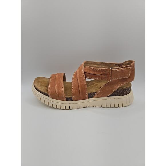 NIB Comfortiva Womens Calvina Luggage Tan Slingback Strappy Wedge Sandals 7.5M - Picture 1 of 5